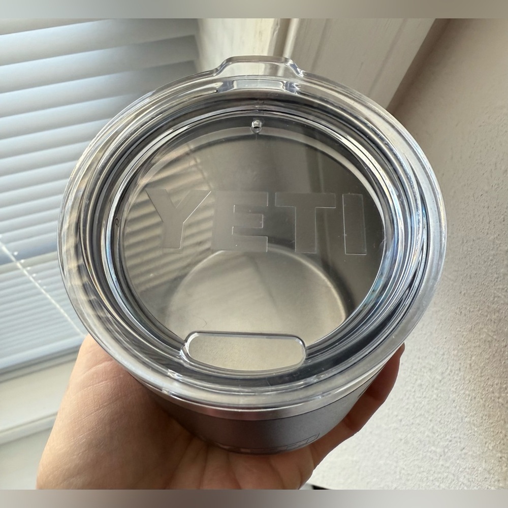 YETI Rambler 10 OZ Stainless Steel Double Wall Lowball in Black With Plastic Lid - Picture 3 of 6